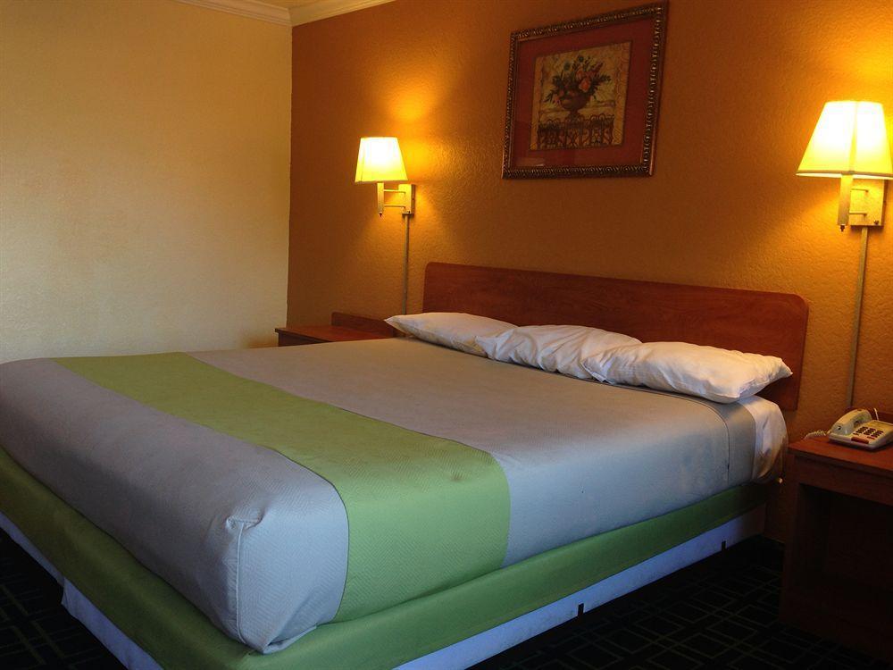 Value Inn Белфлауър Екстериор снимка