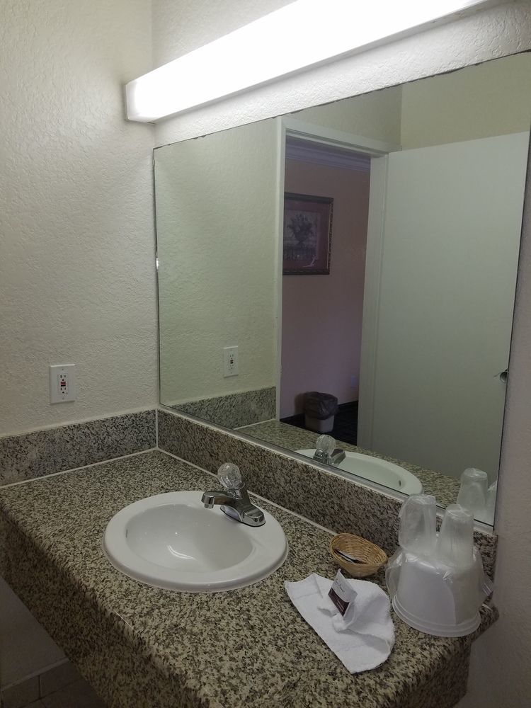 Value Inn Белфлауър Екстериор снимка